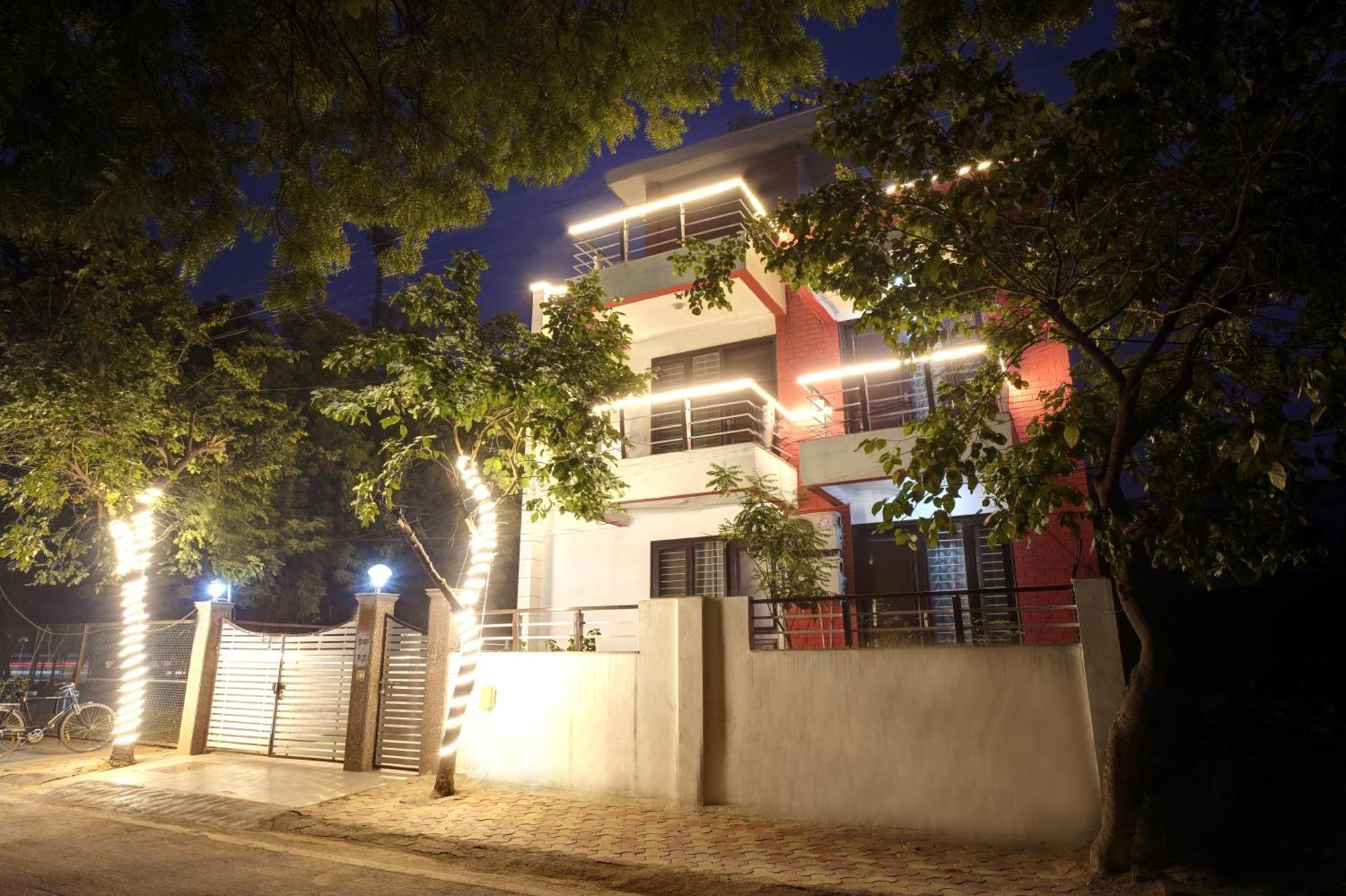 Nexhub Stay - Huda City Centre Gurgaon Exterior photo